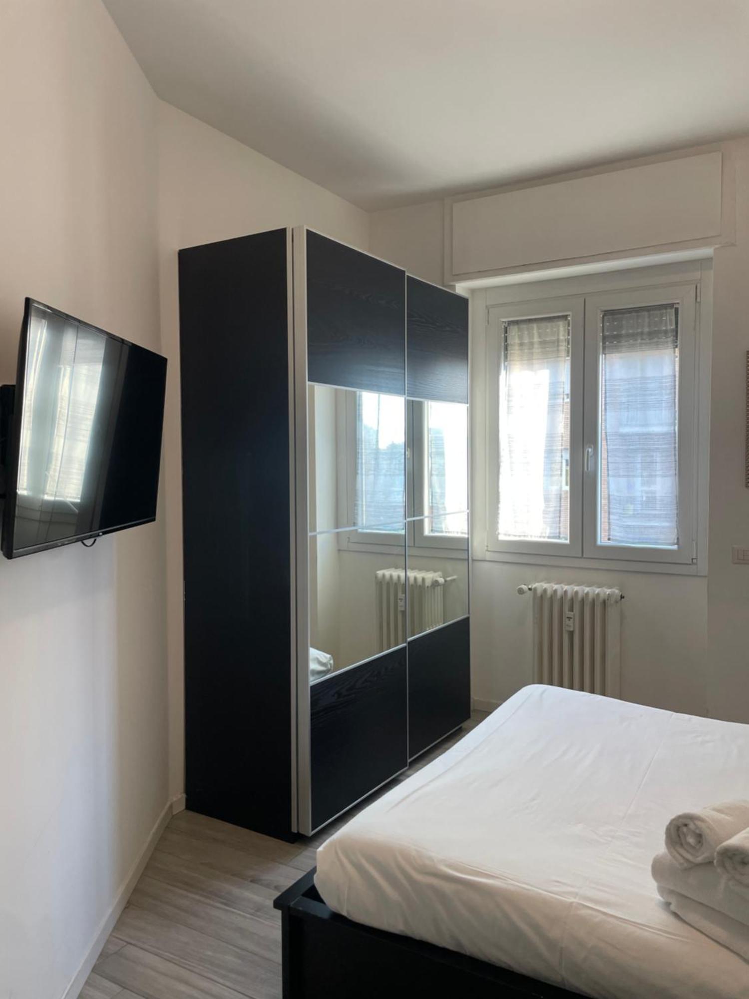 Gardone Apartment - Ampio Appartamento Con 2 Camere Da Letto - Comodo Per Duomo! Mediolan Zewnętrze zdjęcie