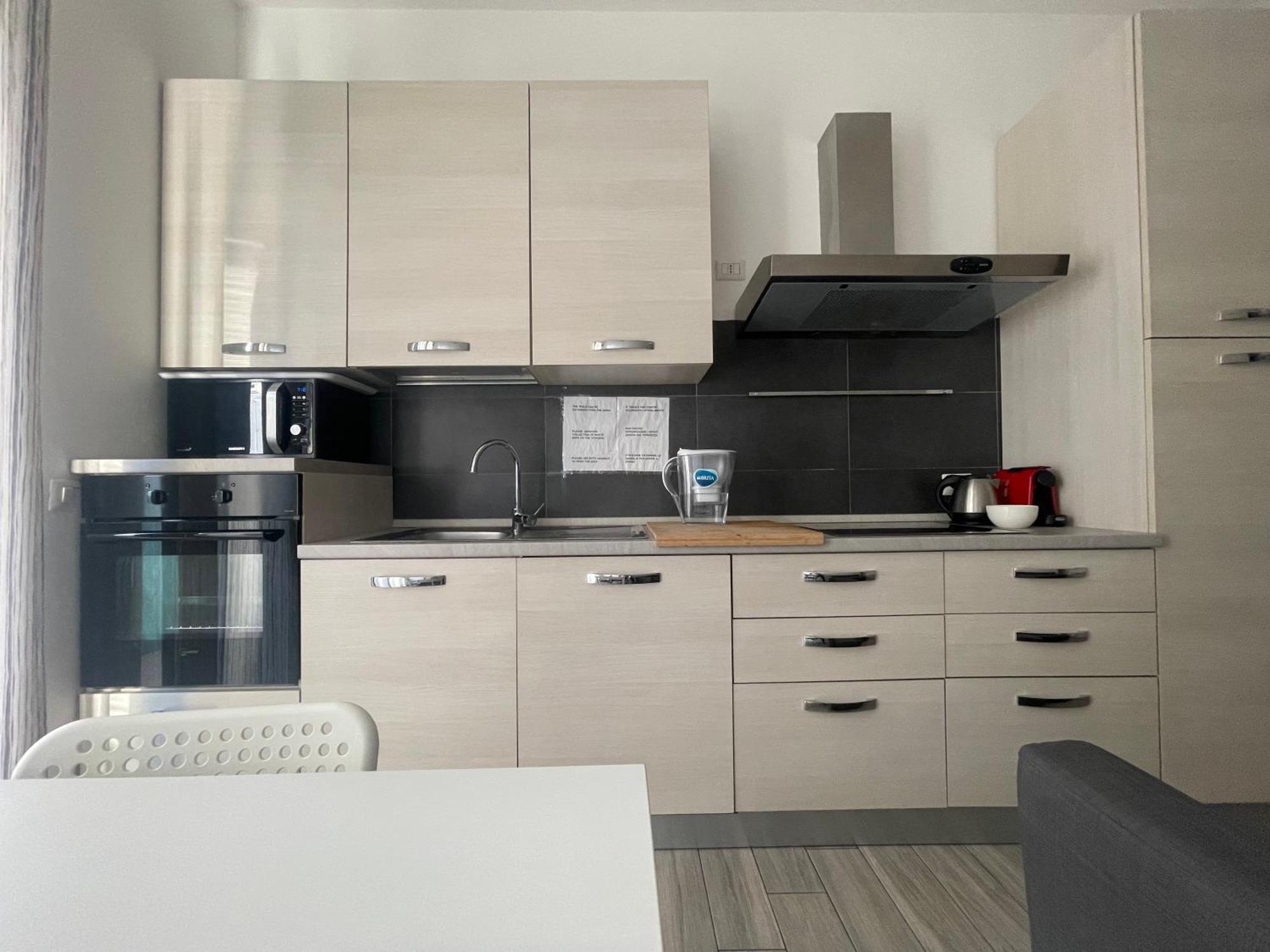Gardone Apartment - Ampio Appartamento Con 2 Camere Da Letto - Comodo Per Duomo! Mediolan Zewnętrze zdjęcie