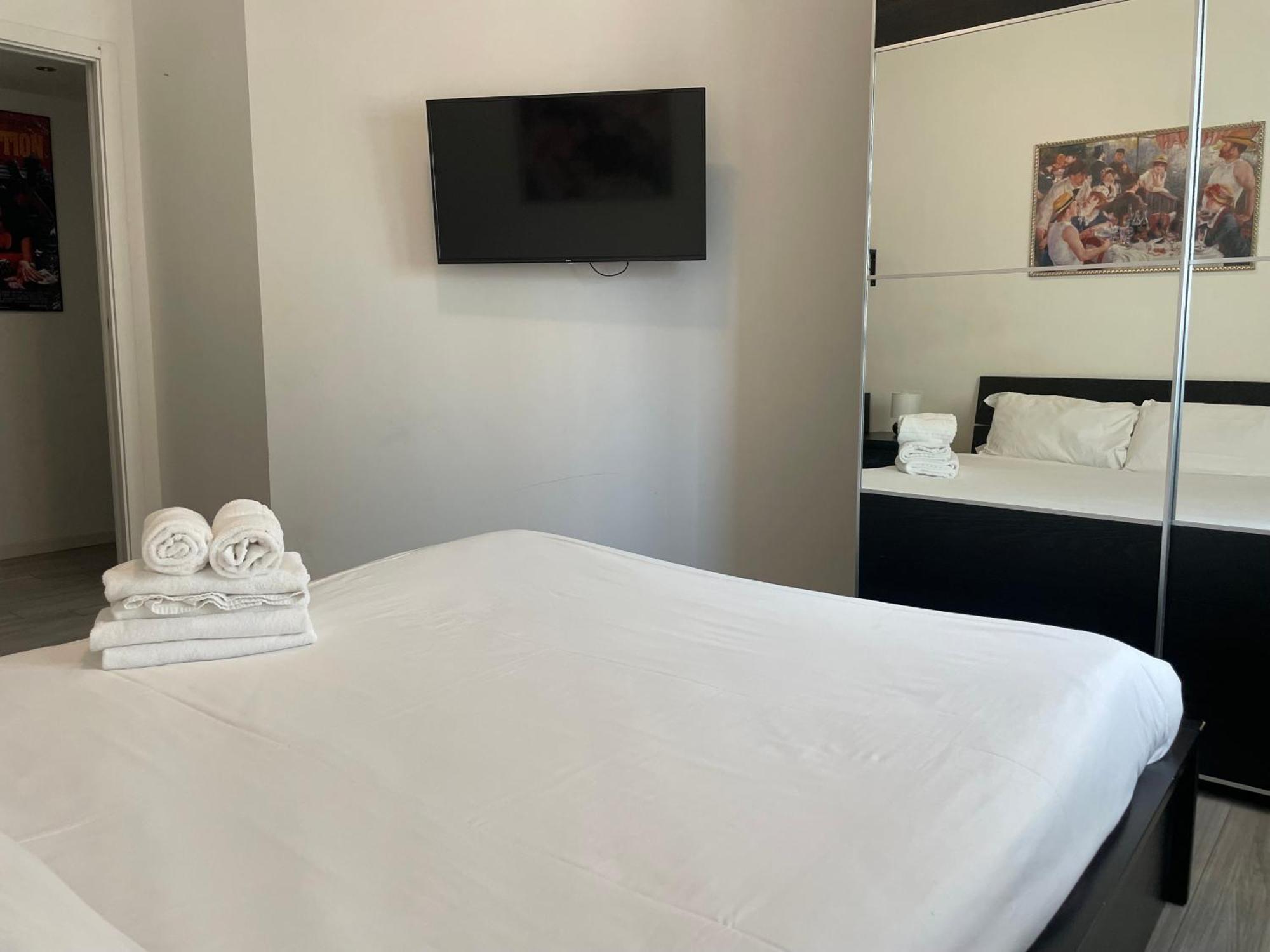 Gardone Apartment - Ampio Appartamento Con 2 Camere Da Letto - Comodo Per Duomo! Mediolan Zewnętrze zdjęcie